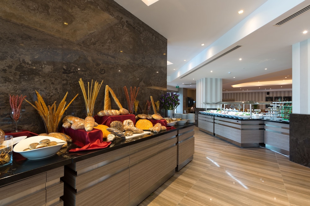 Boyalik Beach Hotel and Spa Thermal Resort 52/68
