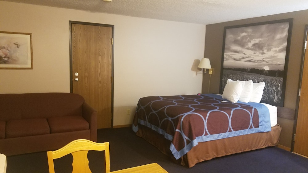 Super 8 Milbank Sd 12/49