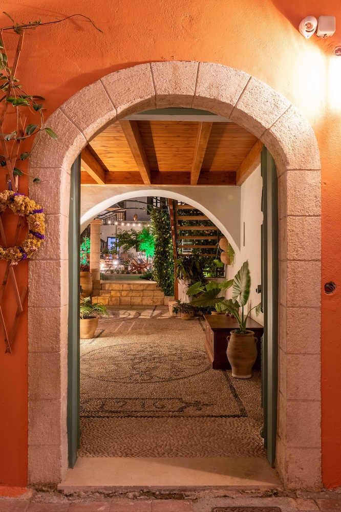 SPERVERI BOUTIQUE HOTEL 7/77