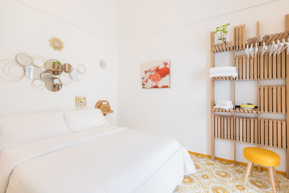 BASIC, QUEEN BED