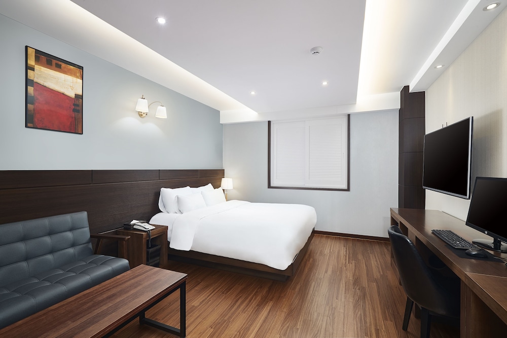 Lion Hotel 16/36