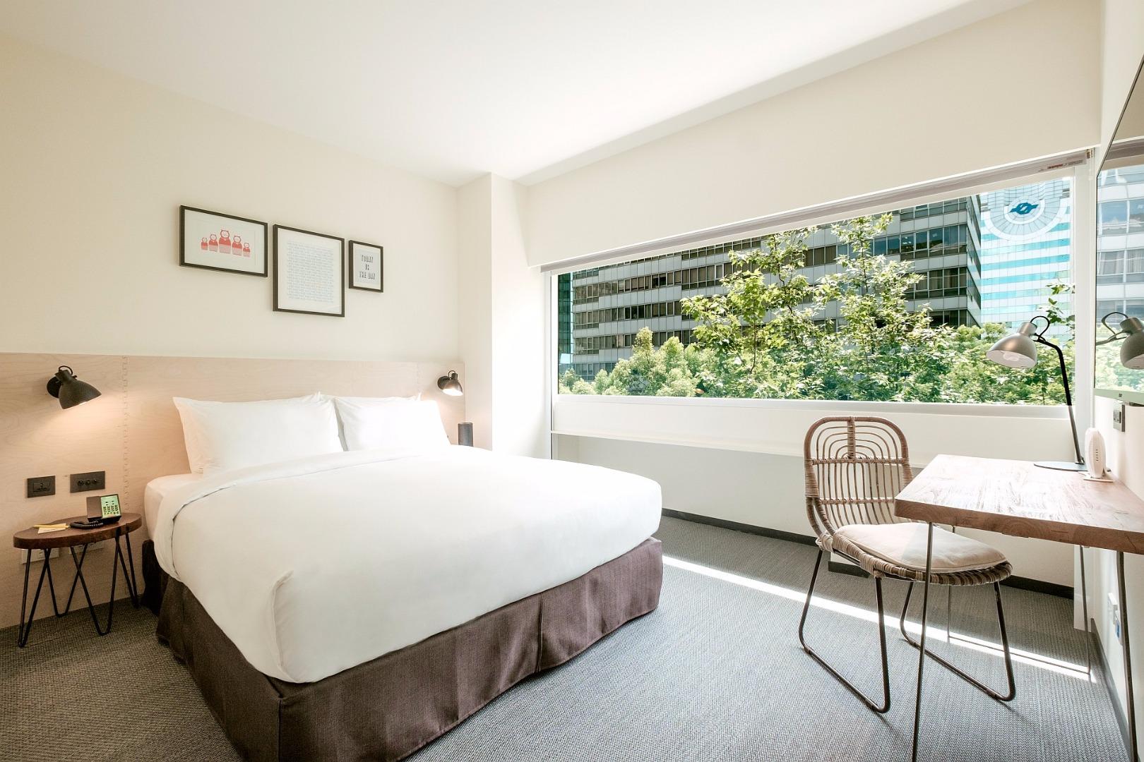 Medium, Tree, Queen Bed, with View