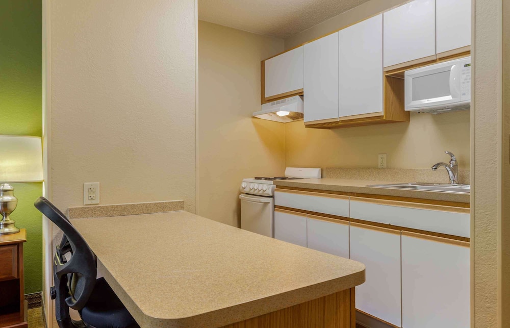 Studio6 Suites Greenville, SC - Haywood Mall 26/45