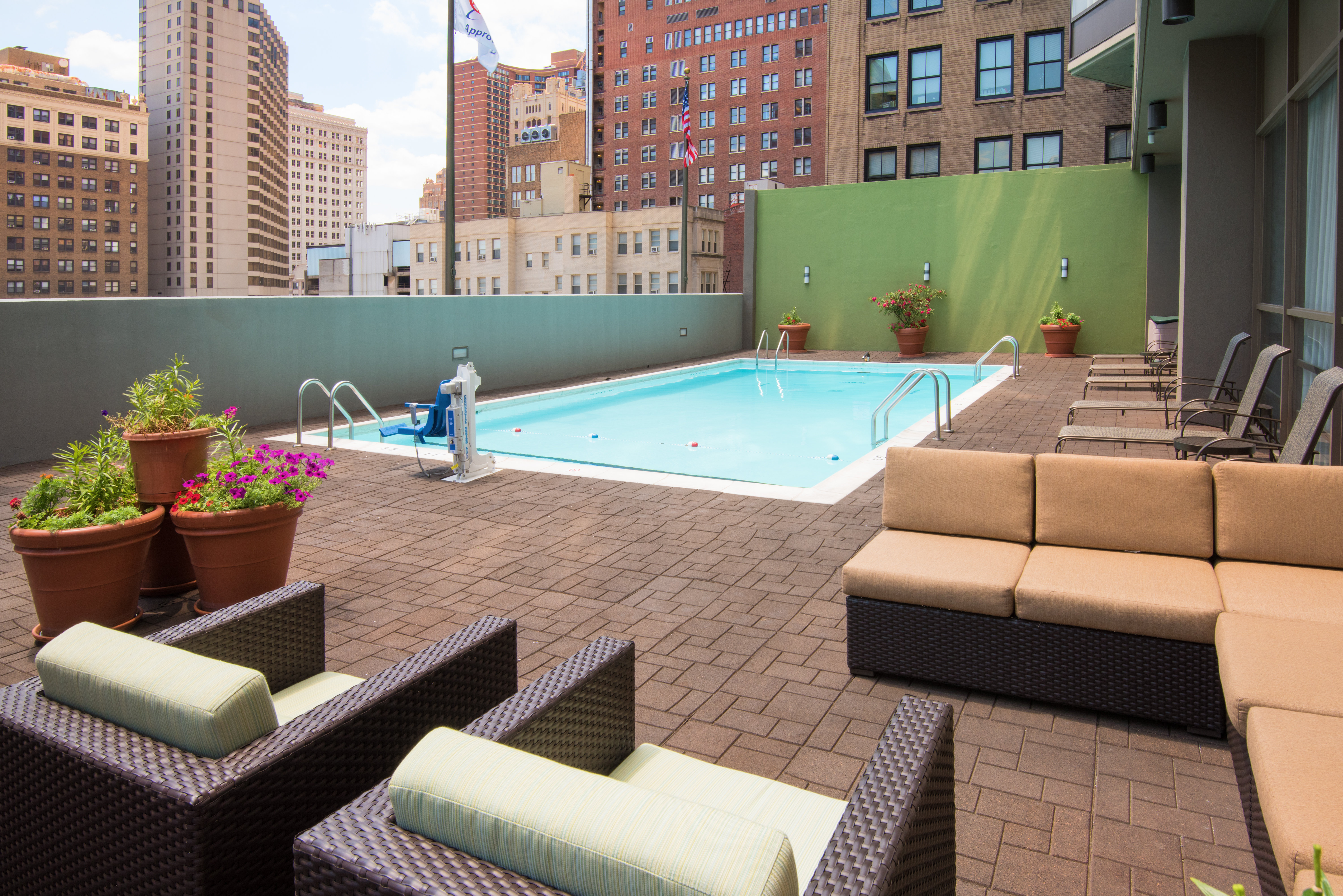 Holiday Inn Express Philadelphia-Midtown 77/77