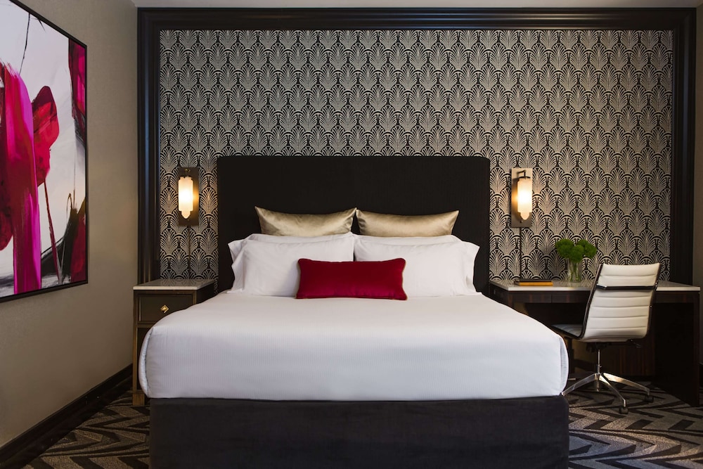 DELUXE, QUEEN BED