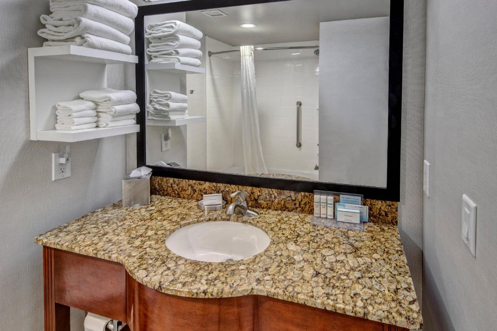 جناح بسرير كينج بغرفتين مع أريكة، Hampton Inn Indianapolis SW Plainfield 3/3