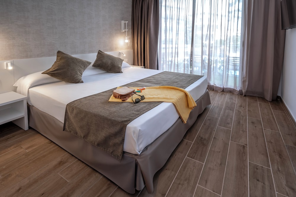 STANDARD, TWIN BEDS, BALCONY