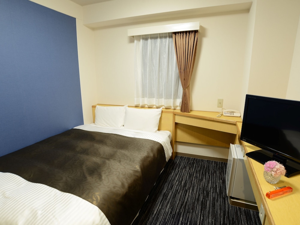 RENOVATED, DOUBLE BED, SMOKING