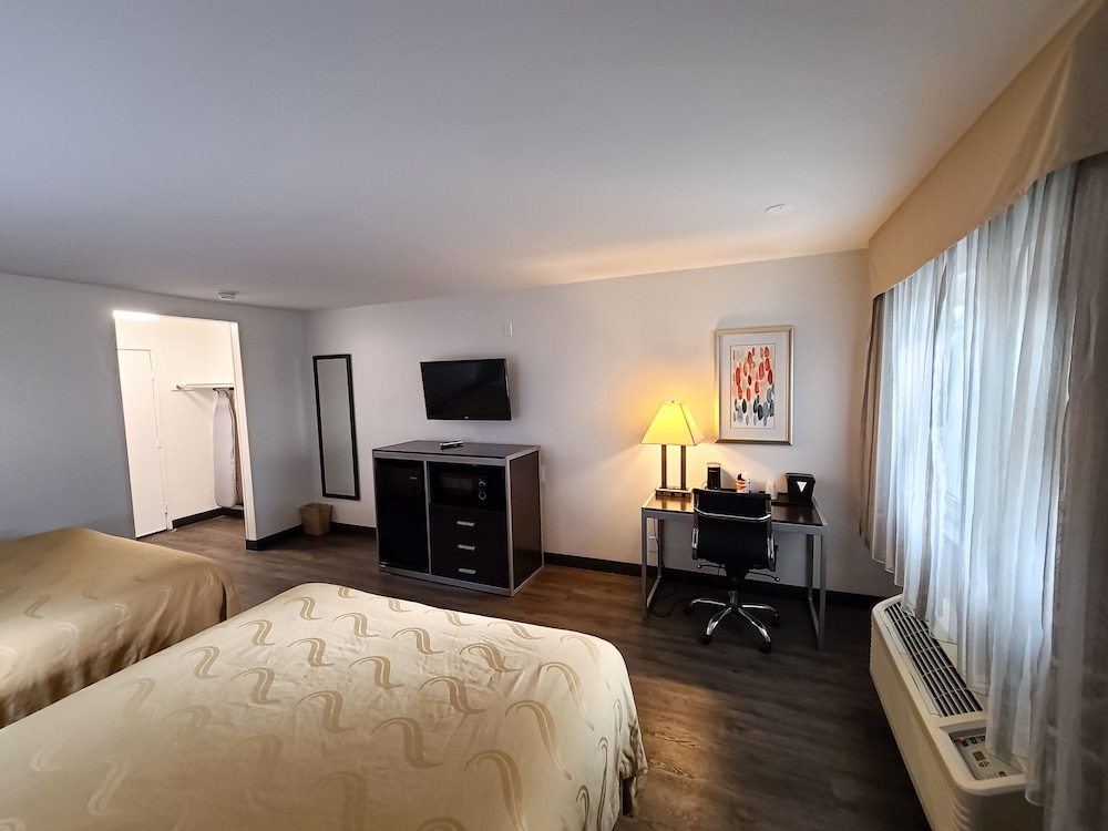 Quality Inn Burbank Airport 12/32