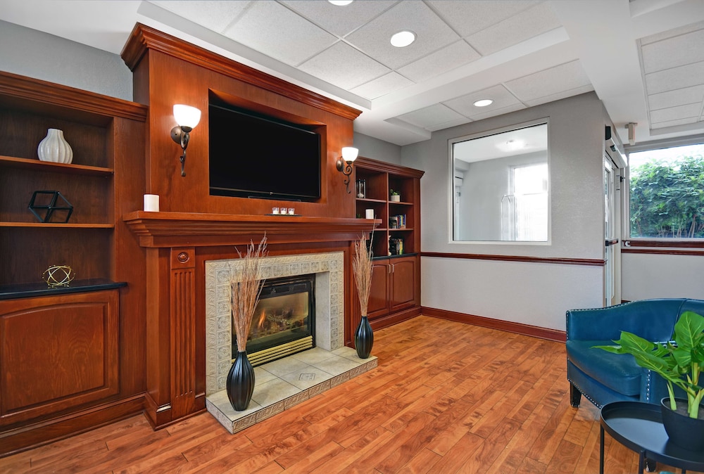 Spark by Hilton Rochester University Area 11/36