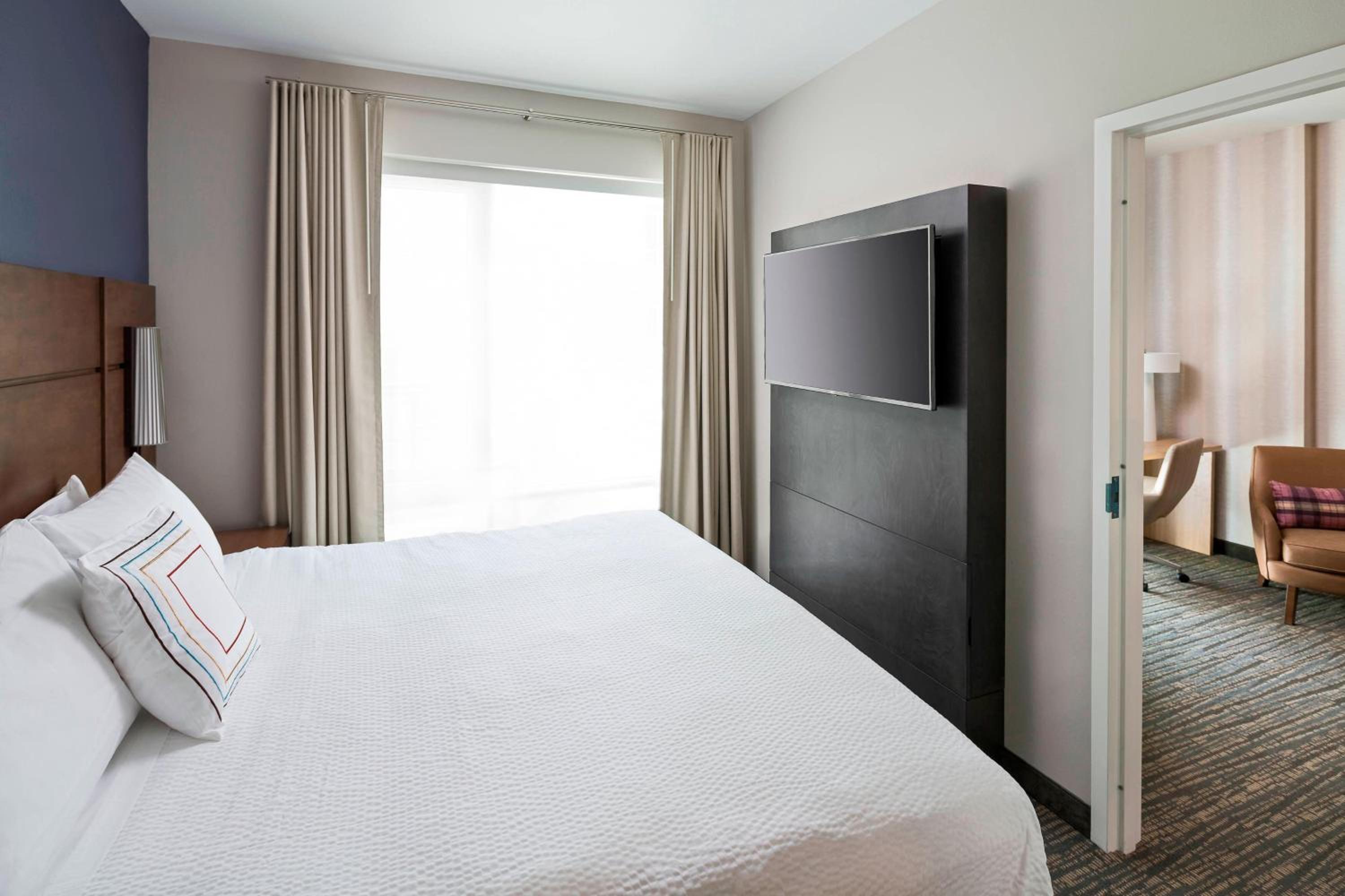 1 Bedroom, Suite, King Bed, Sofa, Accessible