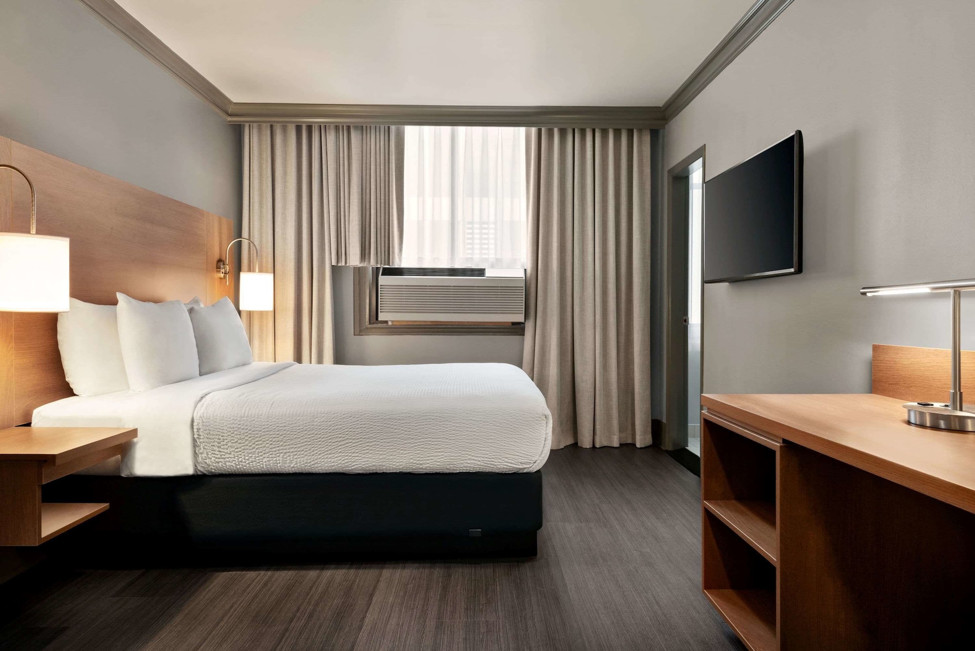 STANDARD, QUEEN BED