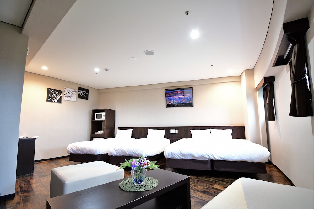 Rycom Crystal Hotel 4/59