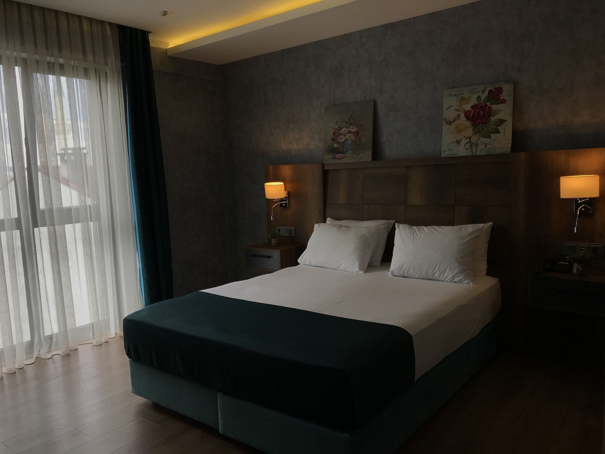 STANDARD, DOUBLE BED, MOUNTAIN VIEW
