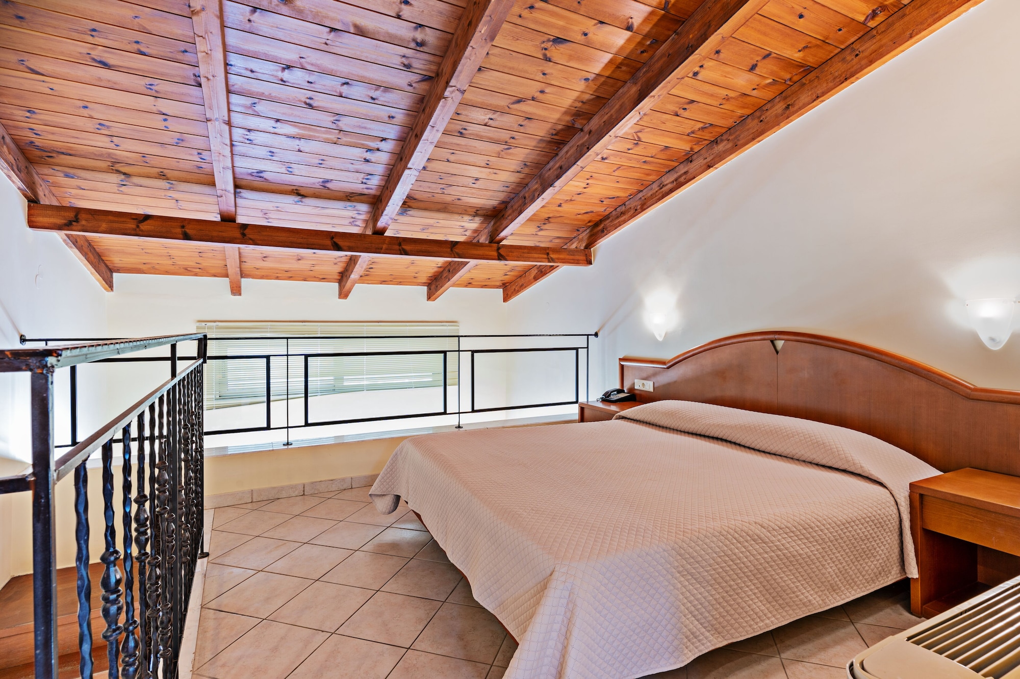 Maisonette, Double Bed, Sofa، Hydramis Palace 2/4
