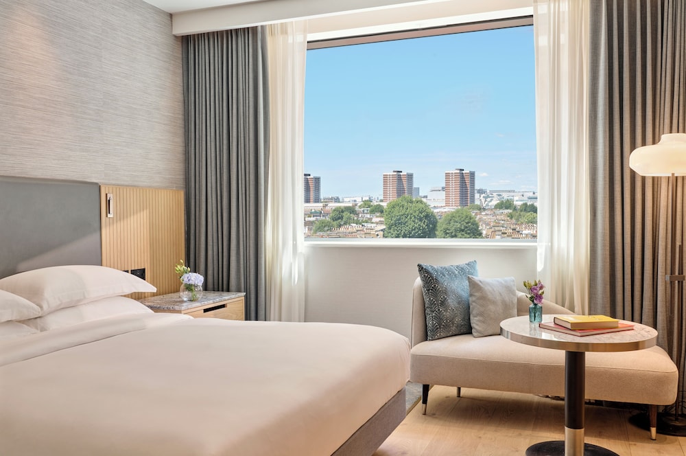 غرفة بسرير كينج في طابق مرتفع، Hyatt Regency London Olympia 3/8