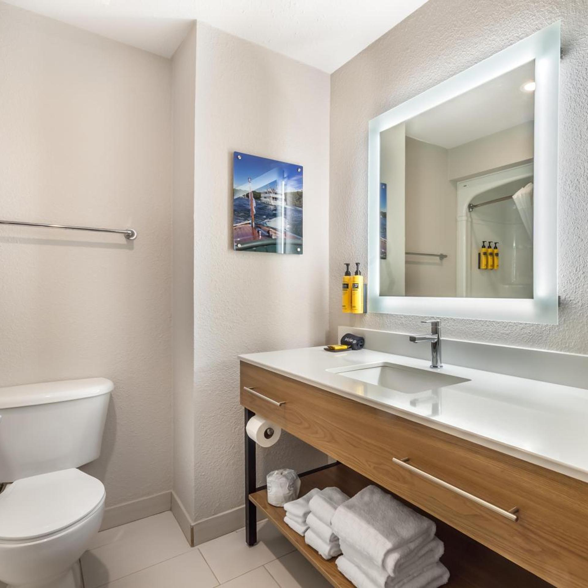 غرفة بسريرين كوين بدون إطلالة، Best Western Plus 1000 Islands Hotel & Suites 3/3