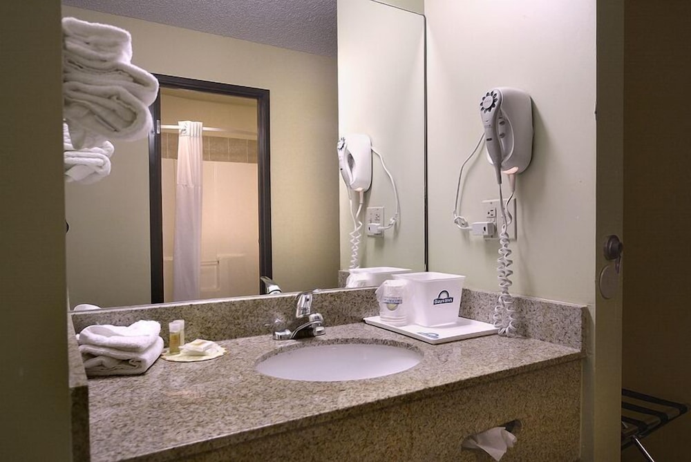 Days Inn by Wyndham Carbondale 36/38