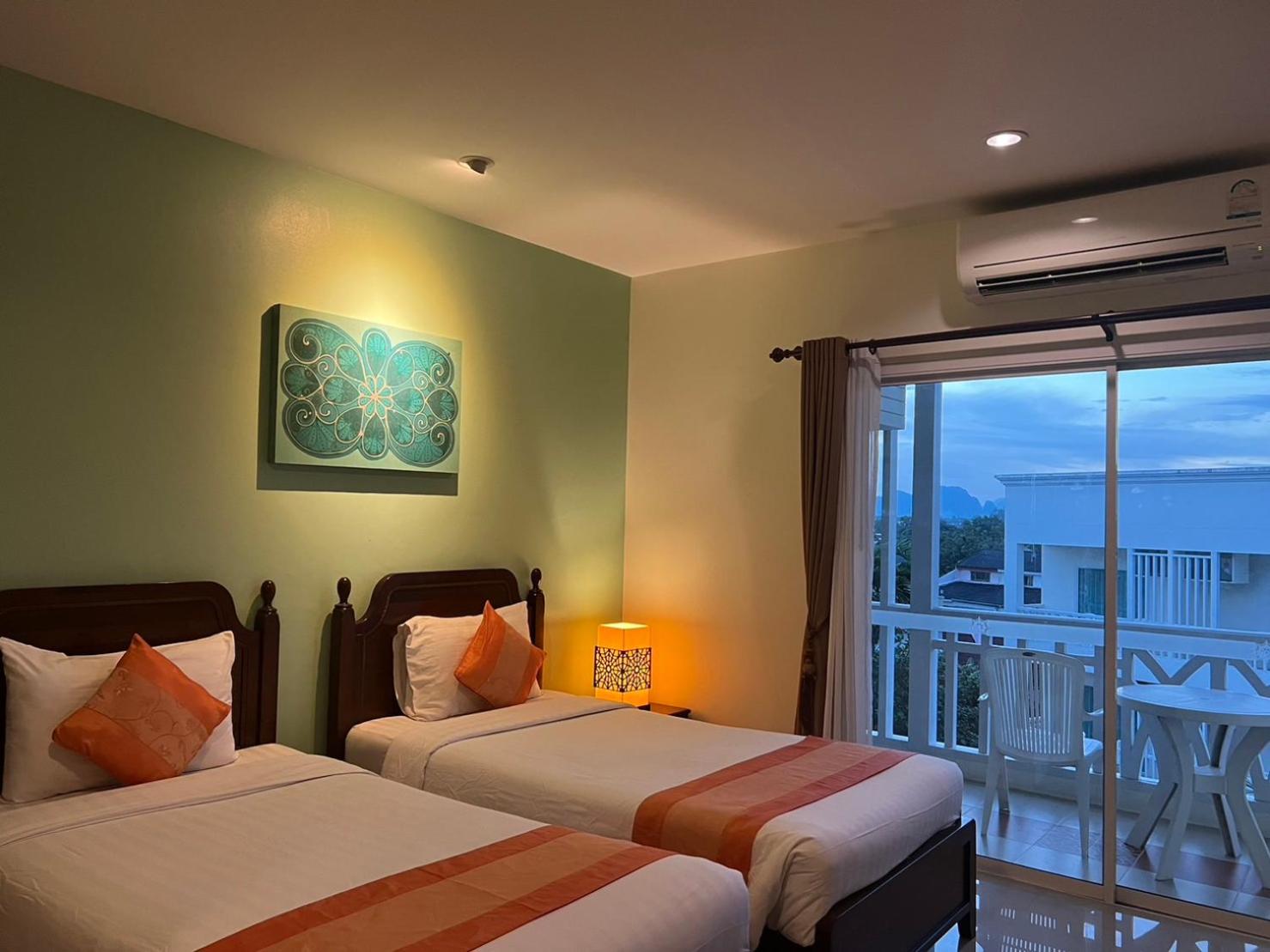 Superior, Twin Beds