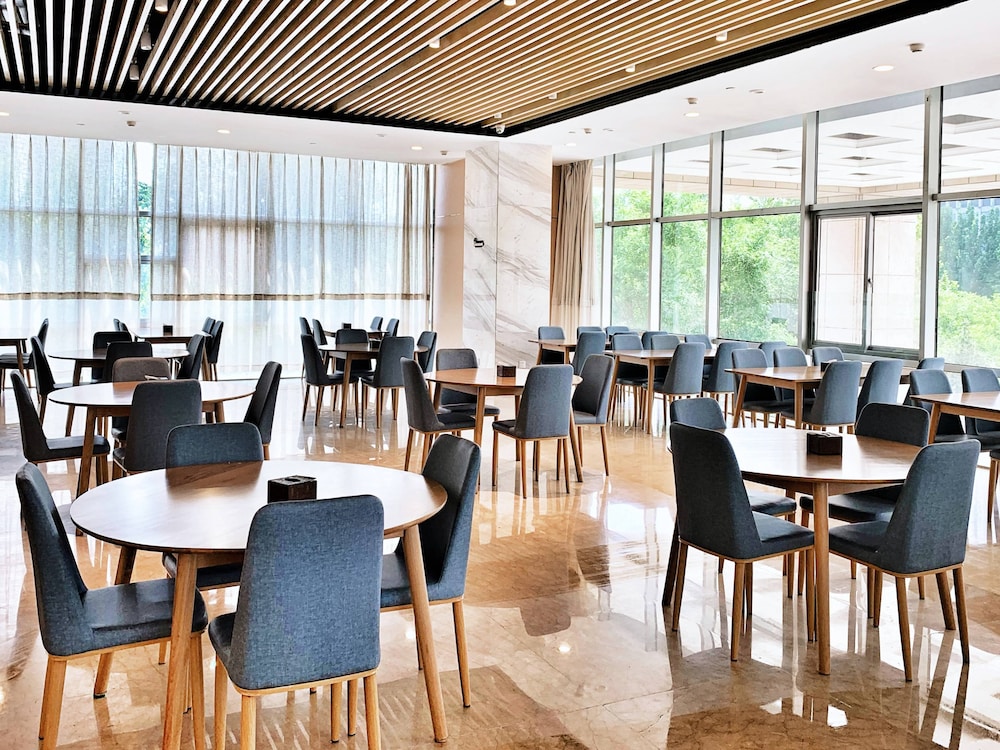 HOLIDAY INN EXPRESS JINAN EXHIBITION CENTER 36/47
