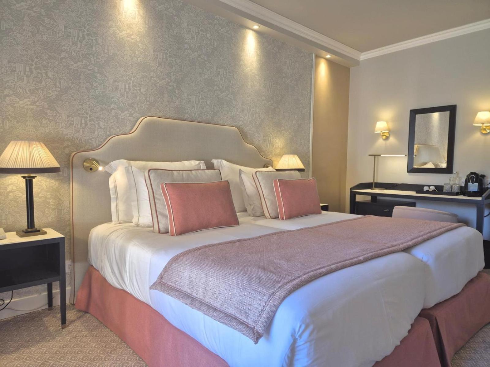 Deluxe, Double Bed, Lateral Side Sea View, Garden Access