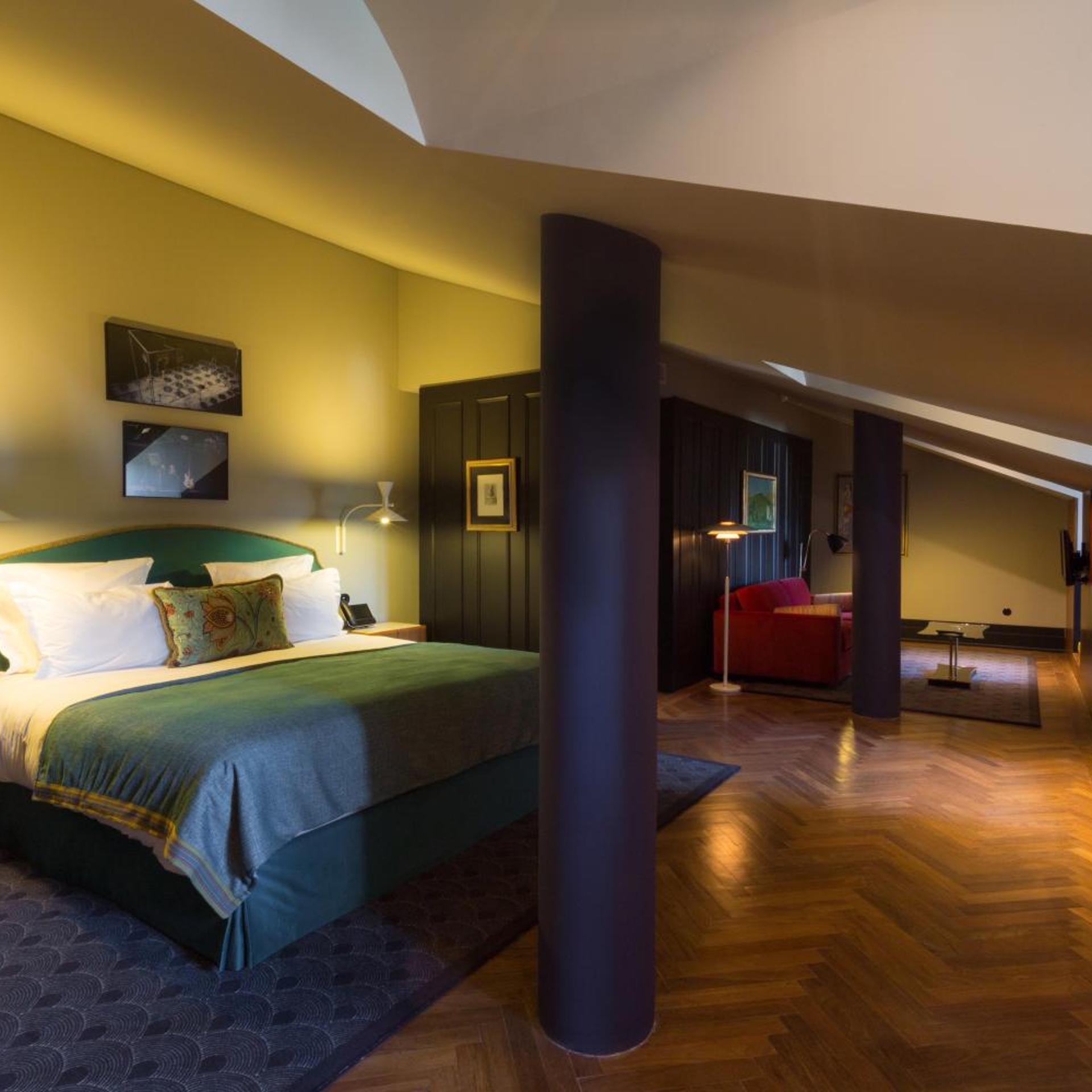 Avenue, Suite