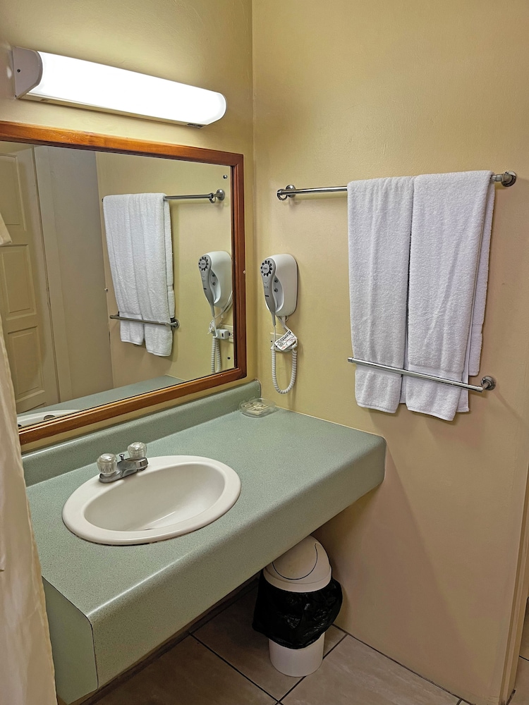 Sundeck Suites 13/15