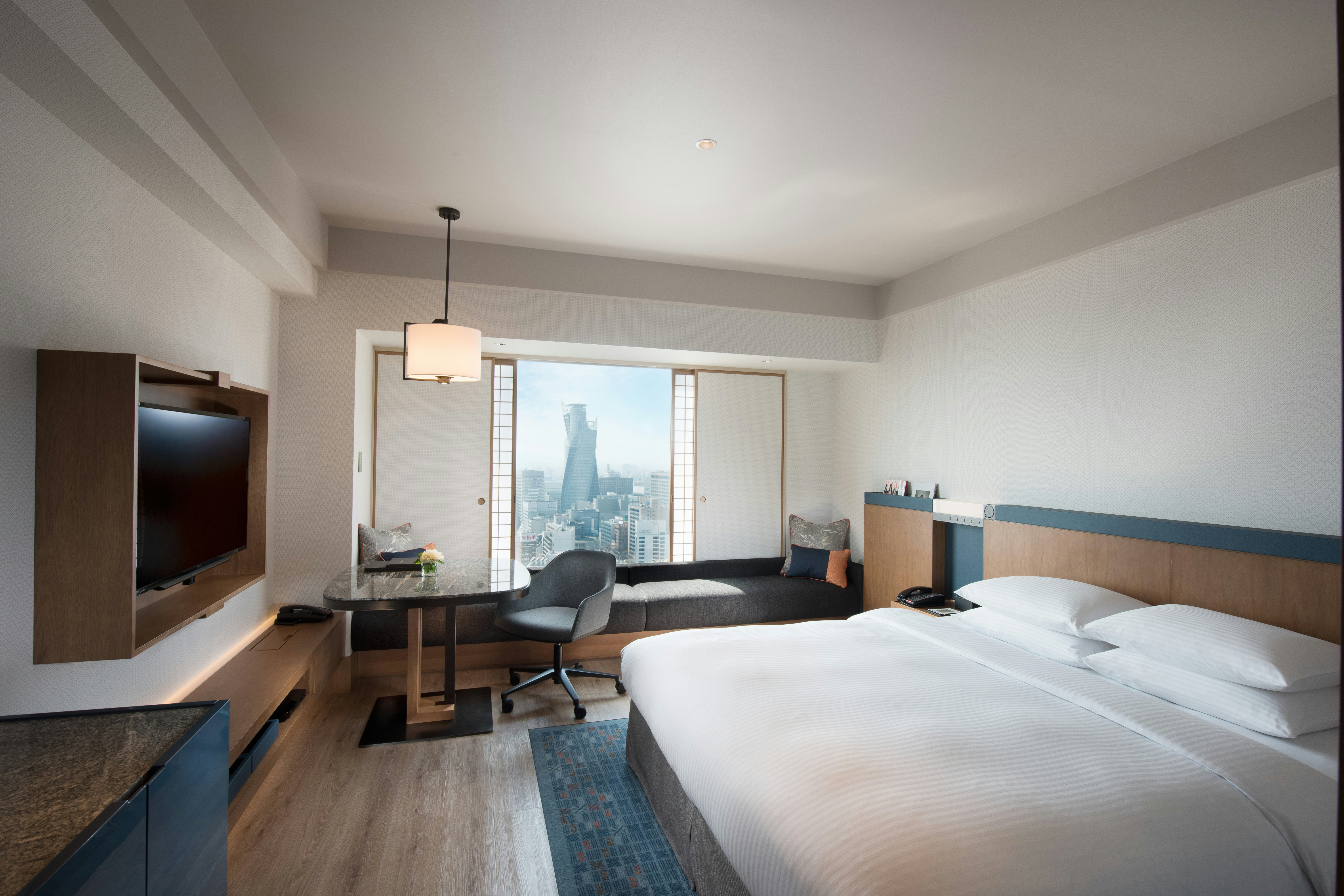 DELUXE, QUEEN BED