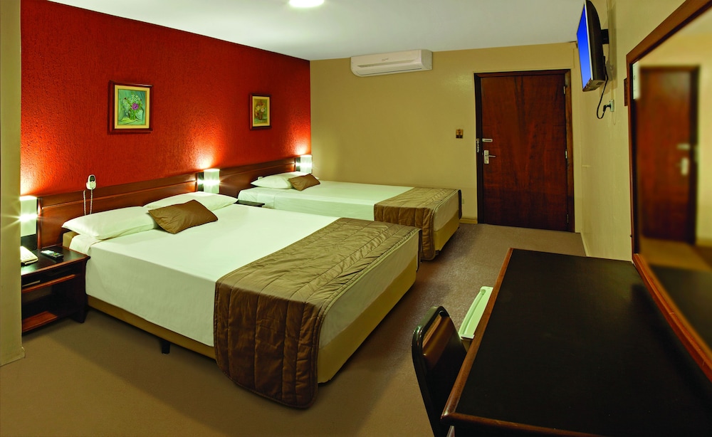 LIRA HOTEL 30/63