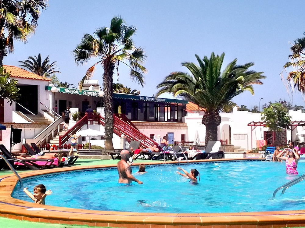 Castillo Beach Club35610 3/33