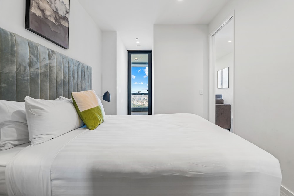 1 Bedroom, Sky High, Apartment, Queen Bed