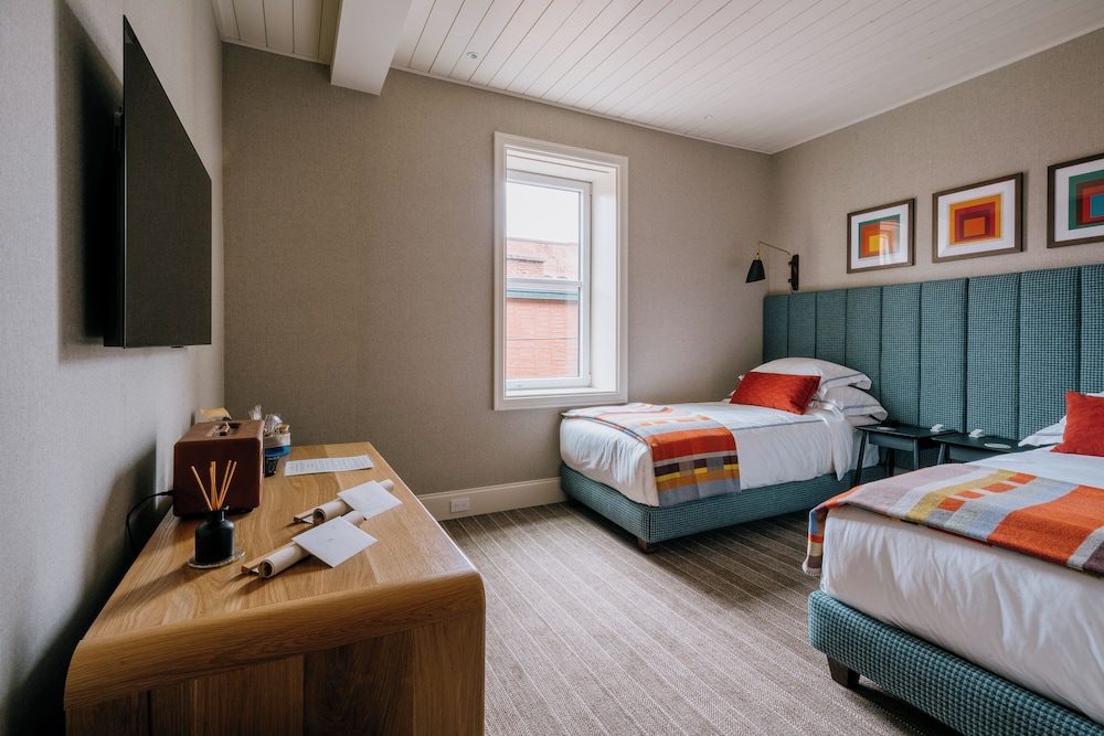 Eleven Revelstoke Lodge 10/58