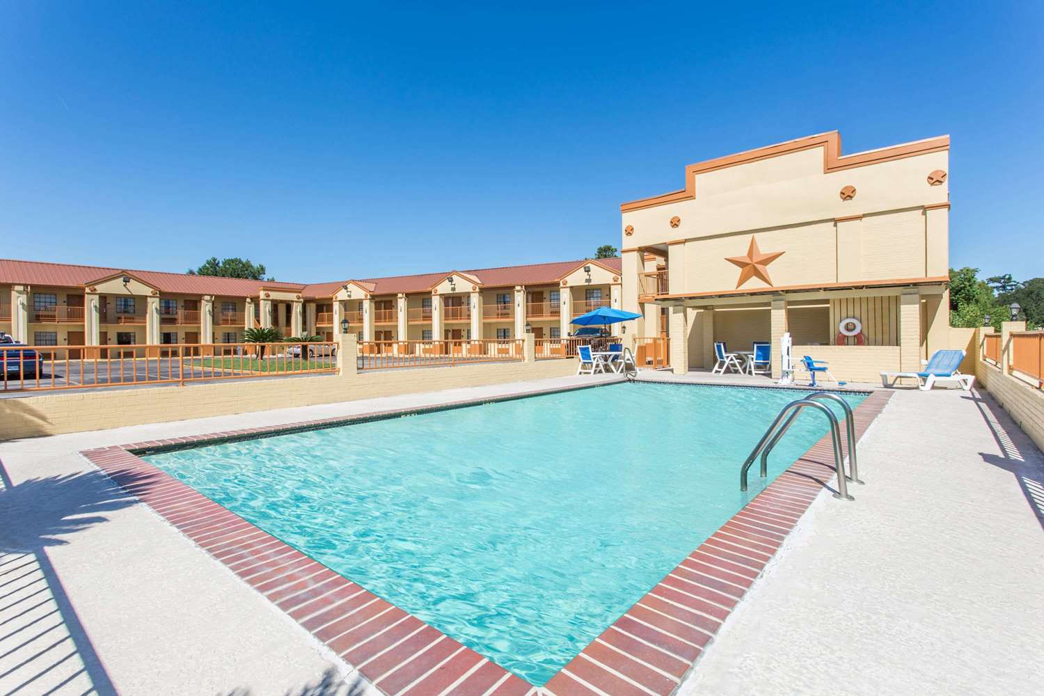 Days Inn By Wyndham Orange 23/25