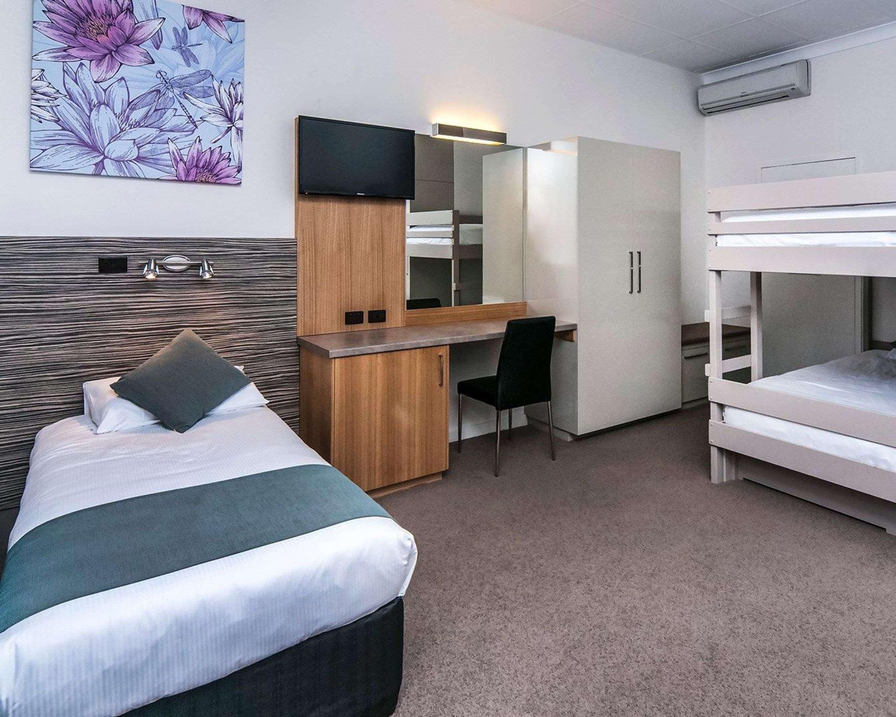 EFFICIENCY, SUITE, KING BED