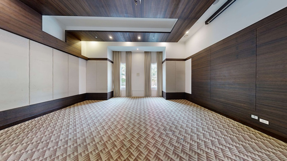 Gurmon Hotels Sohna Road Gurugram a Member of Radisson Individuals 41/75