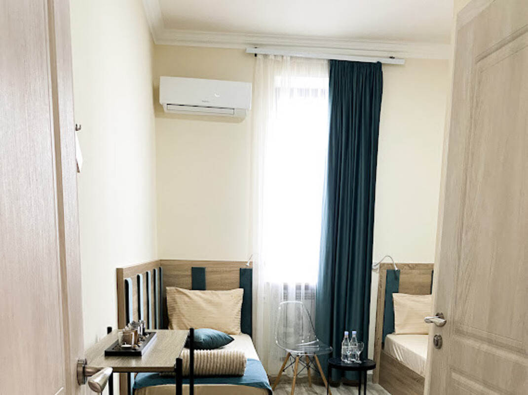غرفة كلاسيكية رباعية، Alex Hotel 2/7