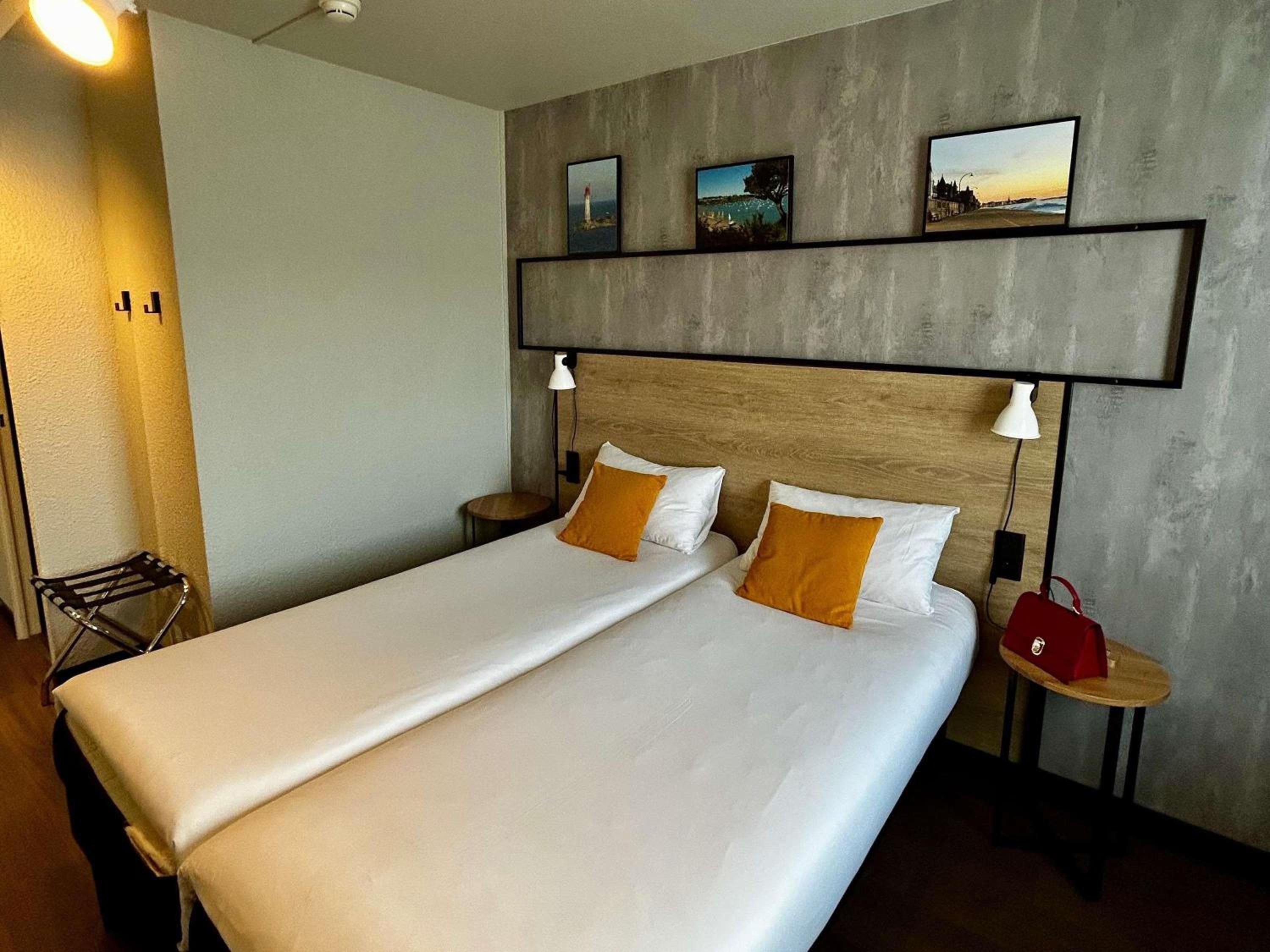 غرفة بسريرين منفصلين مع سرير إضافي، Ibis St Malo La Madeleine 4/10