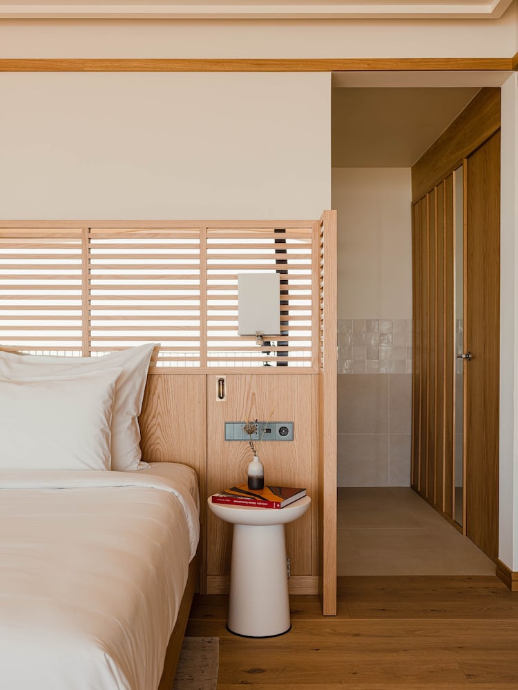 Master, Suite, King Bed, Panoramic Ocean View