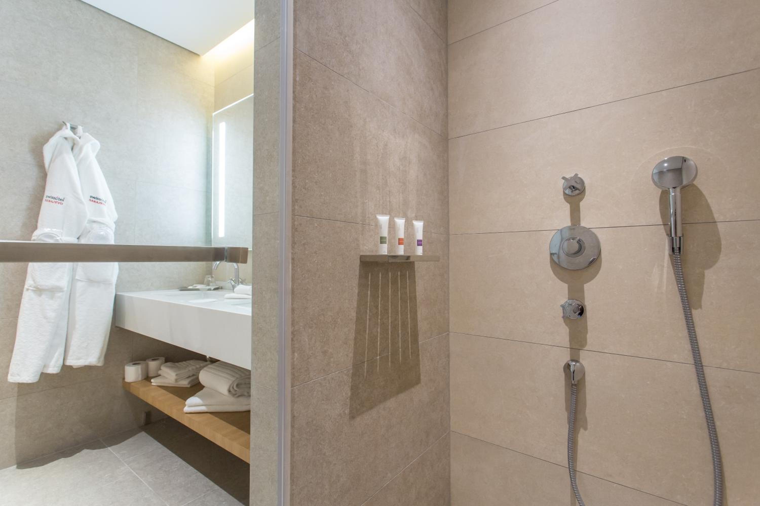 غرفة قياسية بسرير كينج، Swissotel Sarajevo 6/7