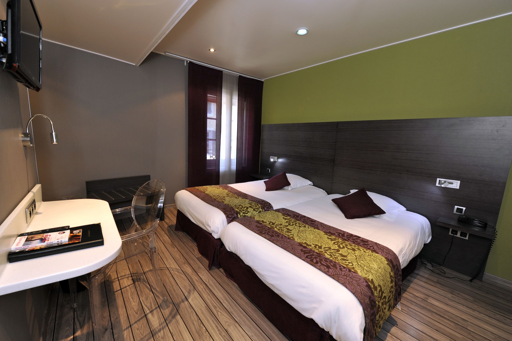غرفة سوبيريور بسريرين منفصلين، Hotel de Bourgogne 3/5