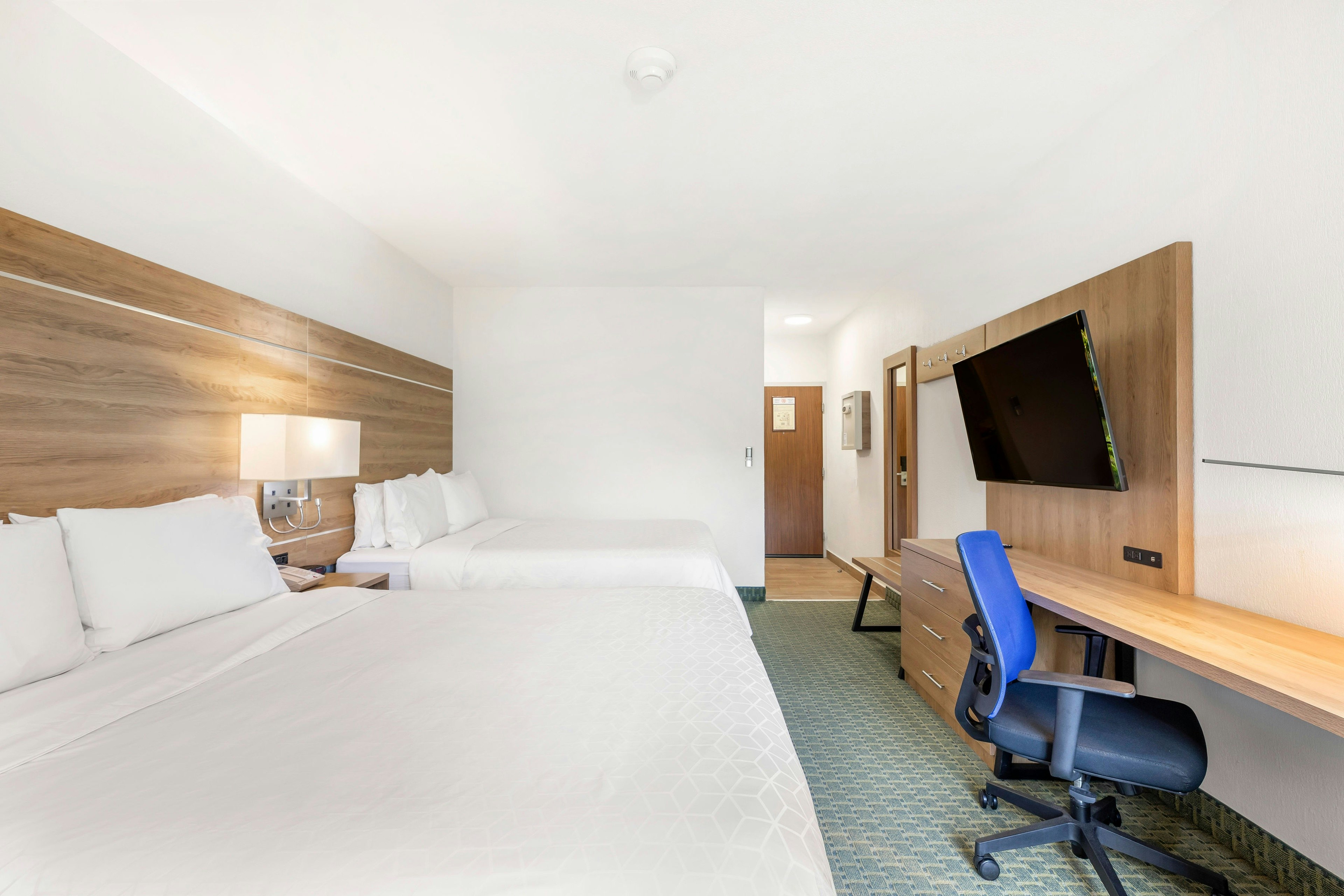 Standard, 2 Queen Beds, Holiday Inn Express San Jose Costa Rica Airport 3/10