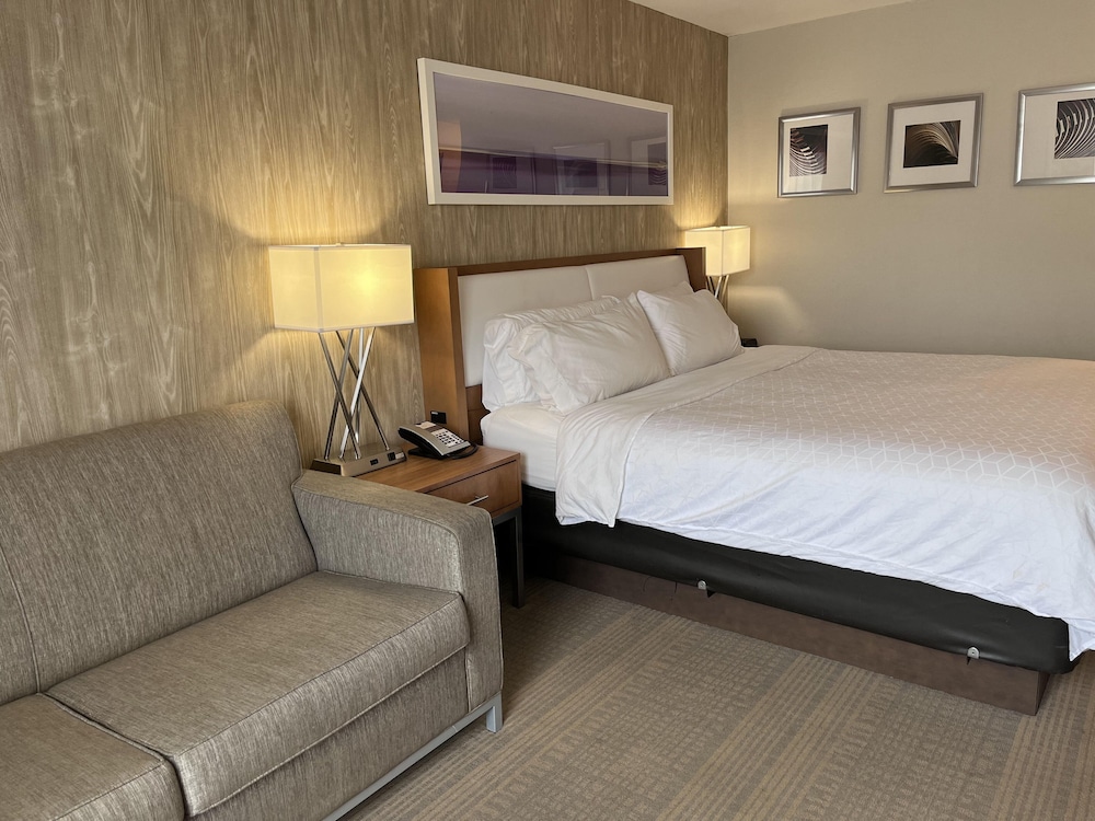 Holiday Inn Express Kamloops 16/74