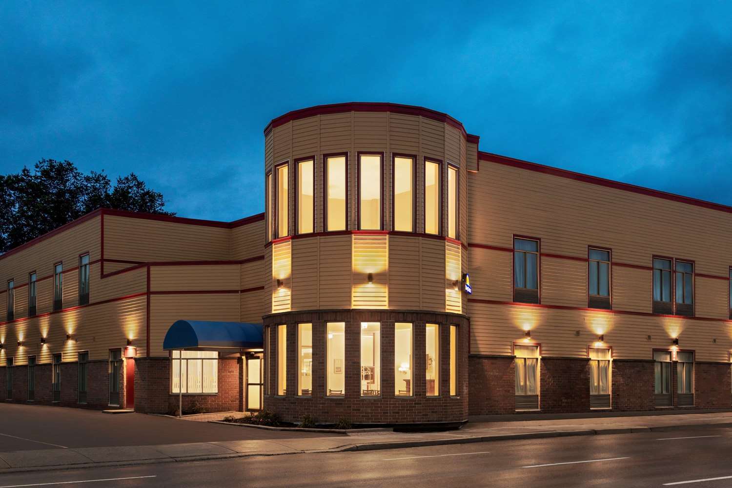 Signature Inn & Suites Hamilton 1/20