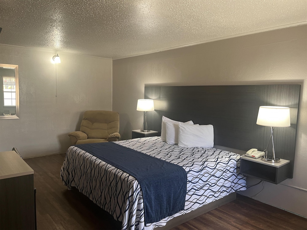 Motel6 New Boston, TX 24/47