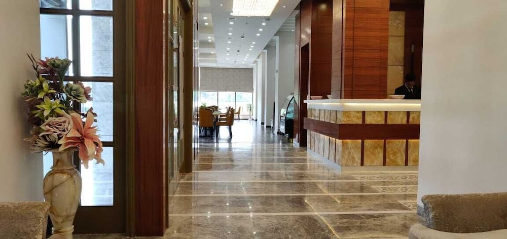 Hotel La New Delhi 4/40