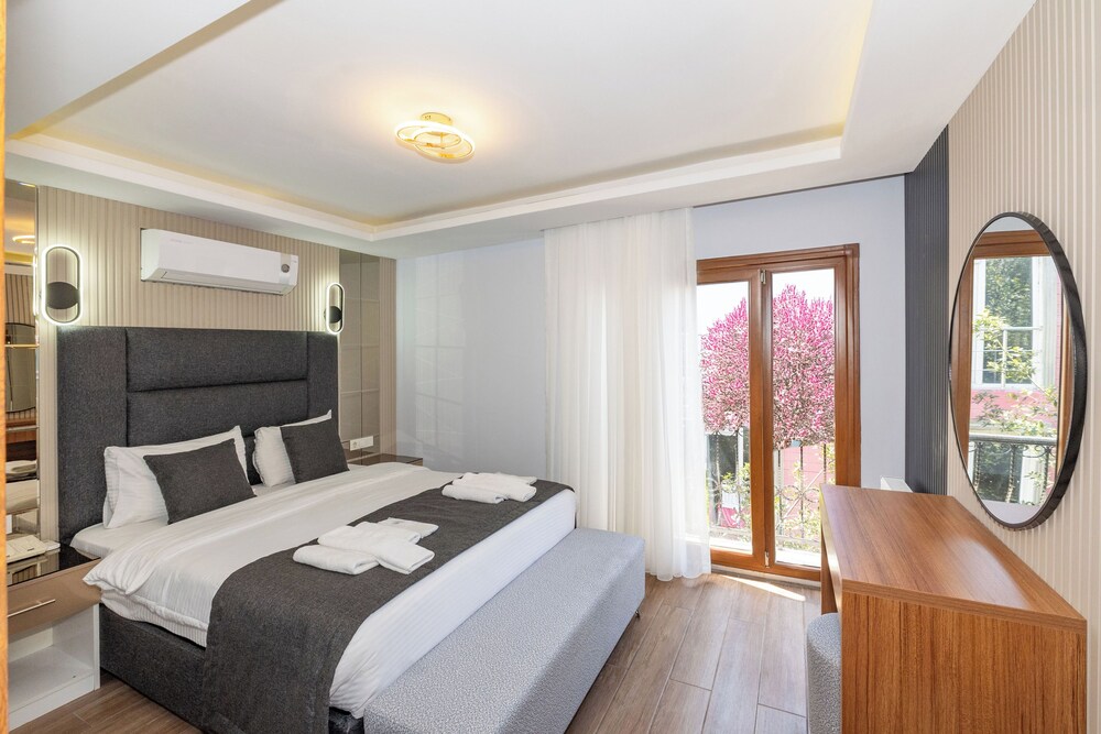 1 BEDROOM, SUPERIOR, SUITE