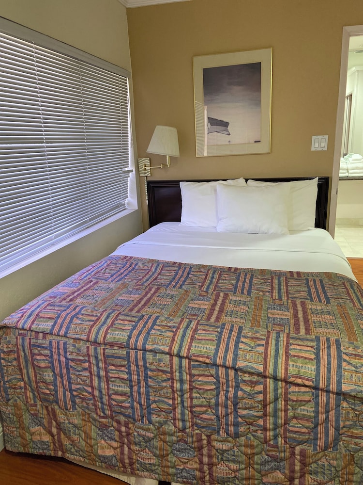 Days Inn by Wyndham Mountain View 40/96