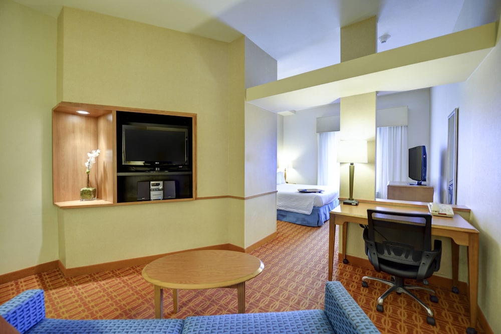 Fairfield Inn And Suites By Marriott Warner Robins 23/31