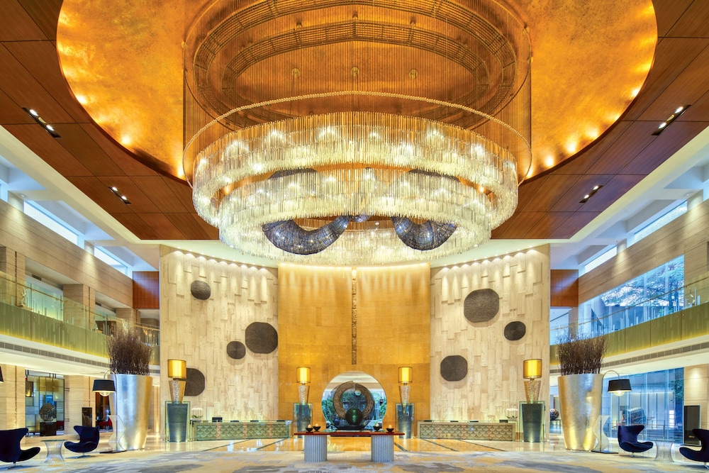 Royal Garden Hotel 10/69