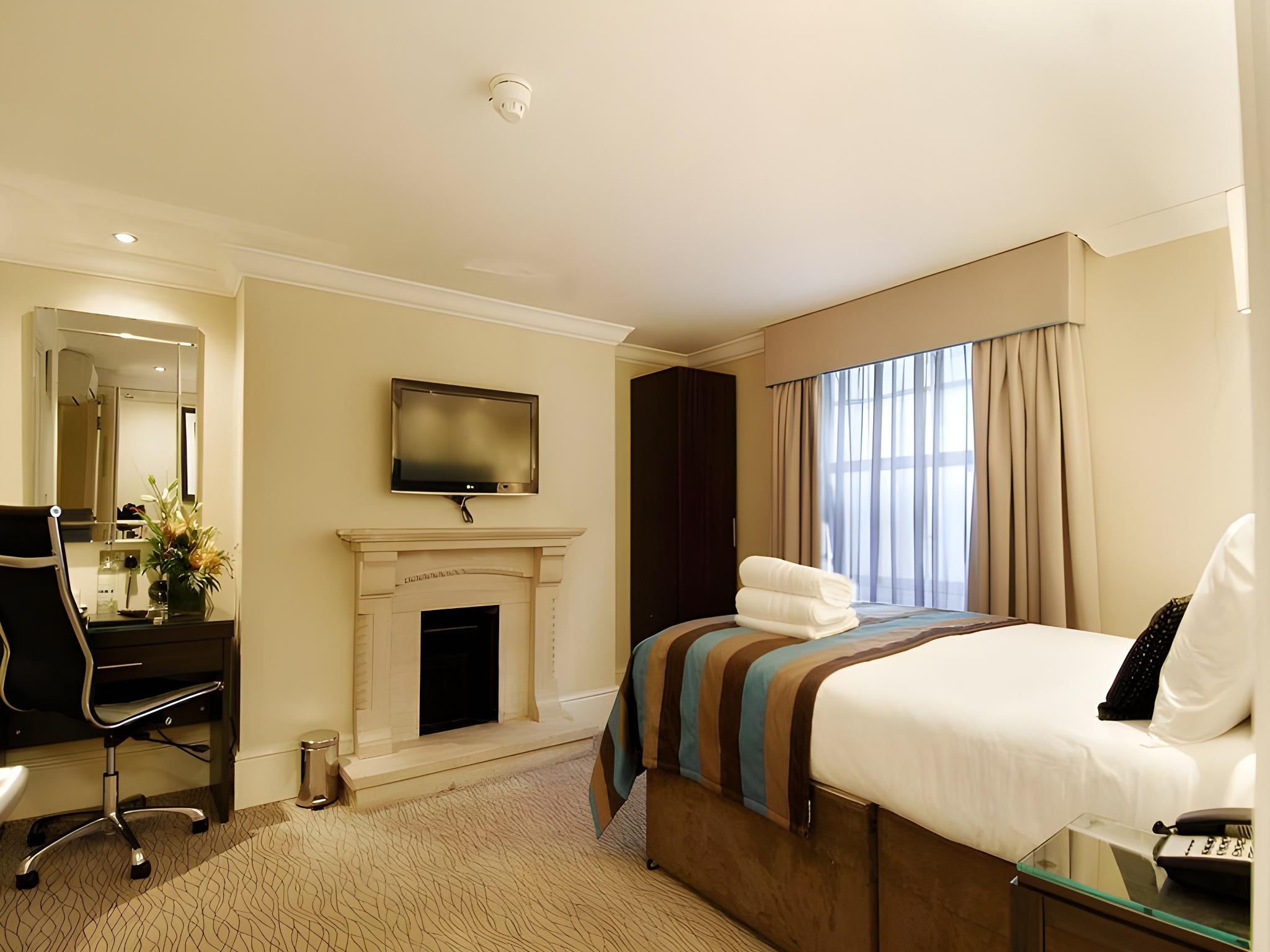 2 BEDROOMS, QUADRUPLE